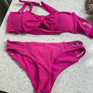 bow butt bikini 👙🎀